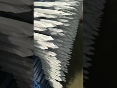 2.0M ความยาว สระว่ายน้ํา หลอดรั้วเหล็ก ง่ายในการติดตั้งและบํารุงรักษา สีดําหรือเลือกสีที่กําหนดเอง