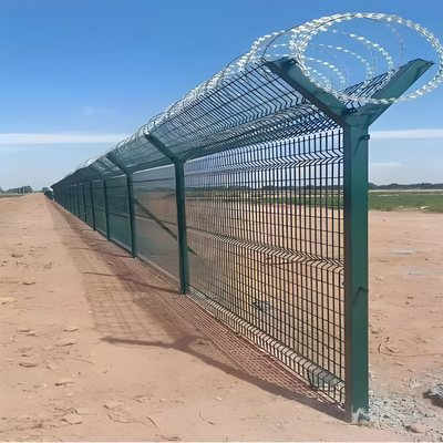 2.0m สูง PVC ผิวเคลือบเหล็กกระดาษกันการปีนผงไฟฟ้า Mesh รั้วแผ่นสําหรับเขตความปลอดภัยสูง
