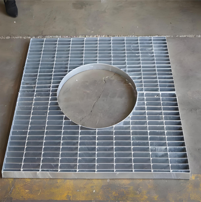 Slip Resistant Galvanized Steel Grating Stair Tread Panel with 25x5mm Bearing Bars and Hot Dip Galvanized Surface